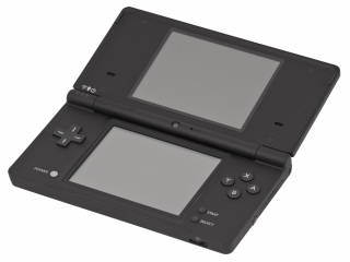 De DSi heeft het design van een <a href = https://www.mariods.nl/nintendo-ds-spel-info.php?Nintendo=Nintendo_DS_Lite target = _blank>Ds Lite</a>, alleen heeft deze geen Gba-slot meer maar wel 2 camera's!