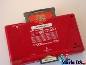 Nintendo DS met GameBoy Advance Spel onderkant